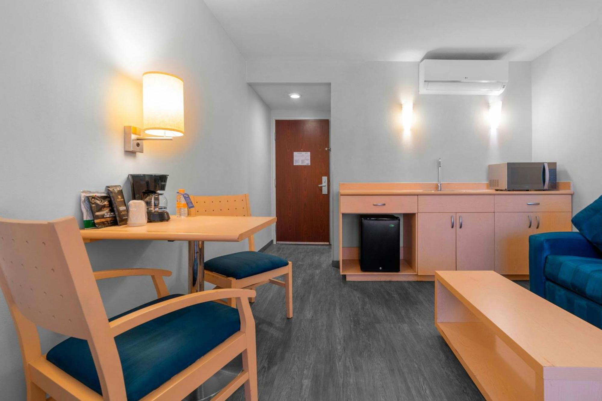 City Express By Marriott Aguascalientes Sur Exterior photo